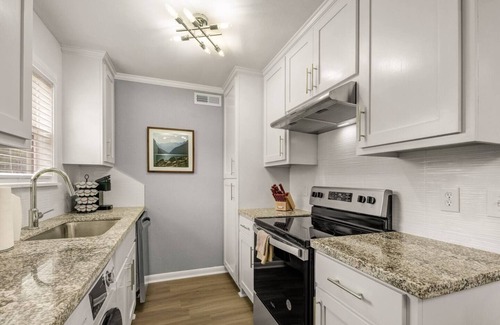 Northgate Apartment | Lakeside: First floor/King Beds