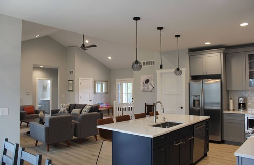 Como House | LAKESIDE GEM ! ONE BLOCK FROM SHORELINE ! in fabulous Lake Geneva .