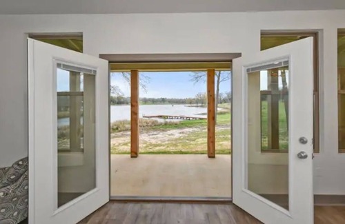 Lindale Condo | Lakeside Getaway #3 near Canton Trade Days