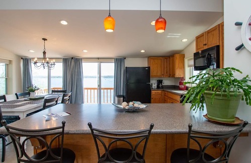 Seneca Falls Cottage | Lakeside Getaway - Modern Living At The Lake's Edge
