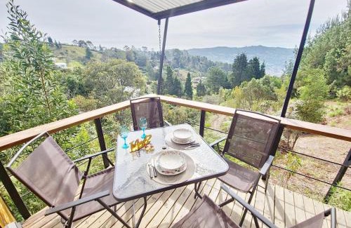 Guarne House | Lakeside Glamping with View Fire Pit Hammock