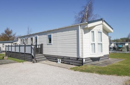 Yealand Conyers House | Lakeside Haven