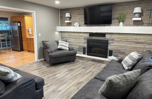 Grove House | Lakeside haven near Wolf Creek Boat Ramp