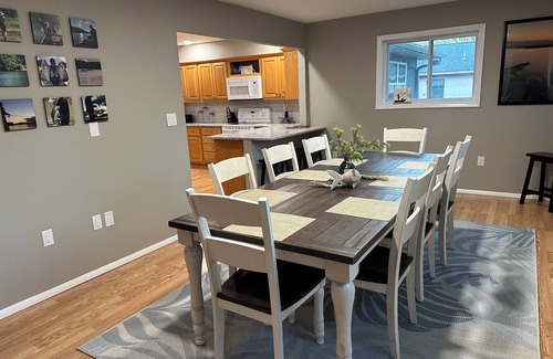 Grove House | Lakeside haven near Wolf Creek Boat Ramp