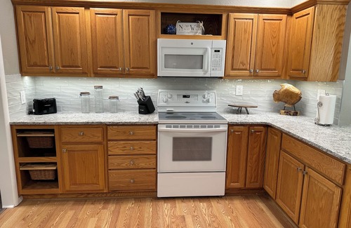 Grove House | Lakeside haven near Wolf Creek Boat Ramp