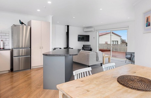 Wharewaka House | Lakeside Haven - Taupo Holiday Home