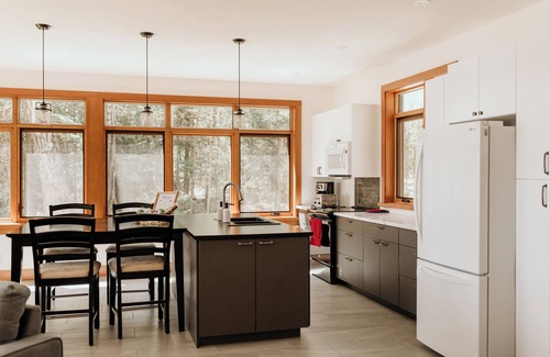 Bracebridge Cottage | Lakeside Haven (Your Cottage Retreat)