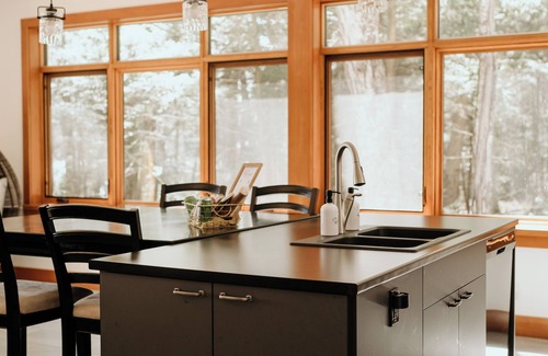 Bracebridge Cottage | Lakeside Haven (Your Cottage Retreat)