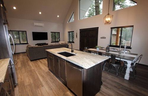 Rathdrum House | Lakeside Hideaway - game room, office, w/optional dock rental