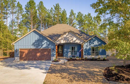 Hot Springs Village House | Lakeside Home with propane firepit, kayaks, large patio with propane grill