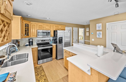 Linn Creek House | Lakeside HOLIDAY Getaway for the WHOLE family!