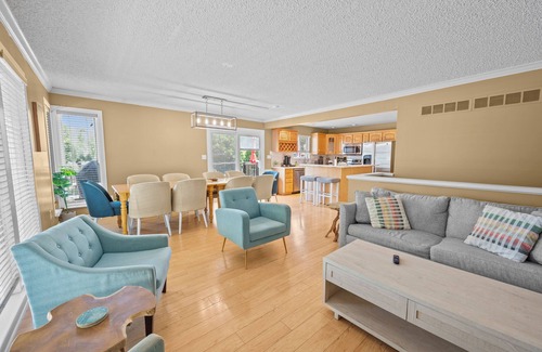 Linn Creek House | Lakeside HOLIDAY Getaway for the WHOLE family!