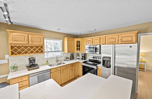 Linn Creek House | Lakeside HOLIDAY Getaway for the WHOLE family!