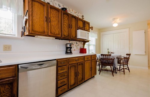 Lakeside House | LAKESIDE HOME CLOSE TO PRIVATE ASSOCIATION BEACH!