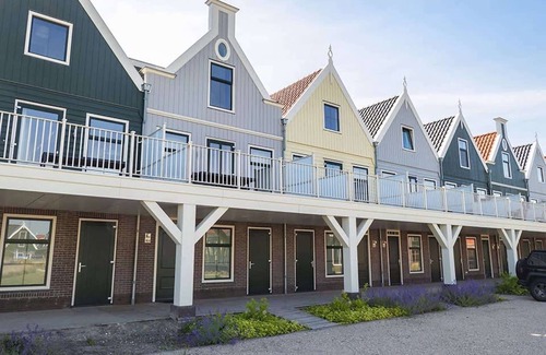 Uitdam House | Lakeside Home w/Balcony