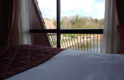 Frimley Green Hotel | Lakeside International Hotel