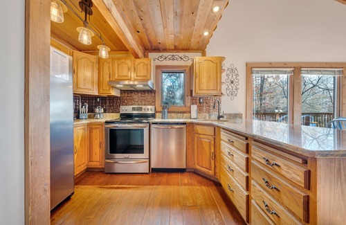 Smith Mountain Lake House | LAKEside Lodge: Lakefront with private dock