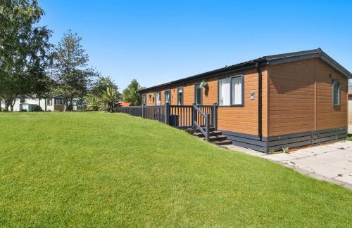 Earle House | Lakeside Lodge - North East Escapes
