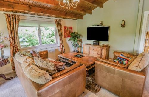 Tattershall House | Lakeside Lodge Retreat