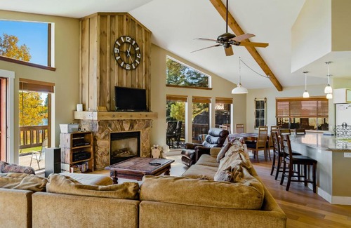 Pagosa Springs House | Lakeside Lodge