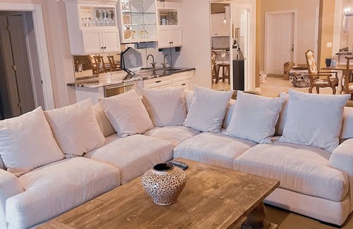 Culver Condo | Lakeside Luxury Condo Walk to Beach & Downtown Culver