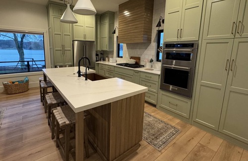 Troutman House | Lakeside Luxury Retreat on Lake Norman