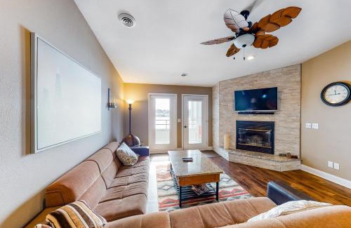 Lake Delton Apartment | Lakeside Luxury