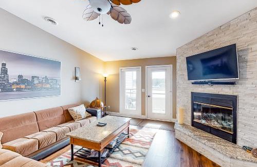 Lake Delton Apartment | Lakeside Luxury