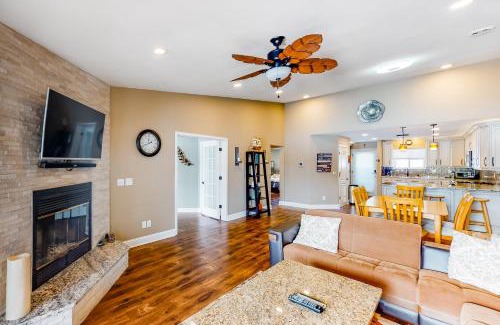 Lake Delton Apartment | Lakeside Luxury