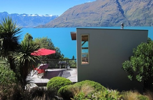 Closeburn Cottage | Lakeside Maisonette - absolute lakefront