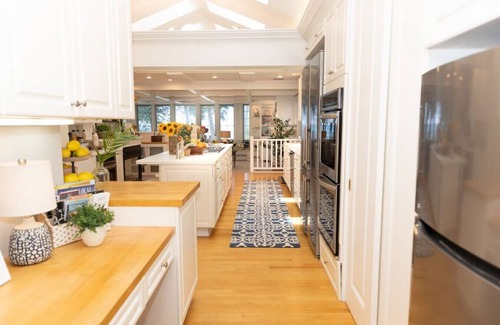 Benton Harbor Villa | Lakeside Manor - Private Beach- Endless Memories