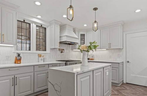 Shorewood House | Lakeside Mansion - Antique Room