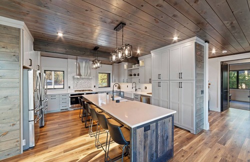 Minong Cabin | Lakeside Mansion - Pool - Hot Tubs - Home Theater