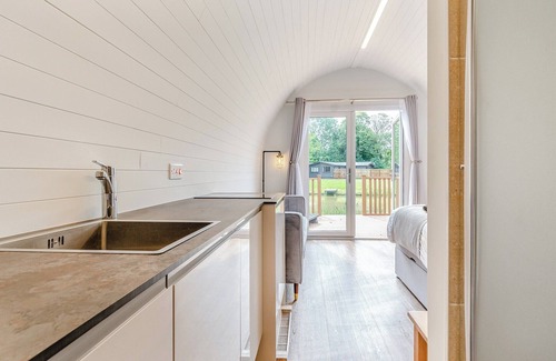 Cayton Ski Chalet | Lakeside Micro Lodge (Pet)