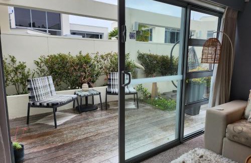 Hamilton Lake Apartment | Lakeside - Minutes to Waikato , Braemar Hospitals