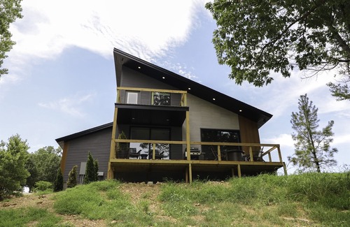 Grove Cabin | Lakeside Modern Luxury with Lake Views, King Beds