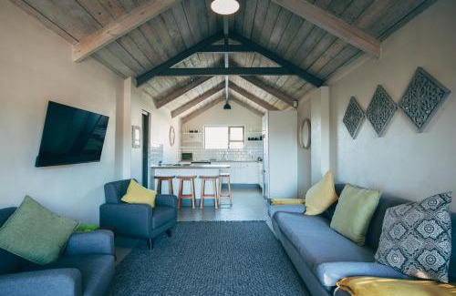 Muizenberg Apartment | Lakeside Mountain Loft