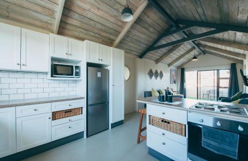Muizenberg Apartment | Lakeside Mountain Loft