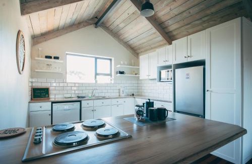 Muizenberg Apartment | Lakeside Mountain Loft