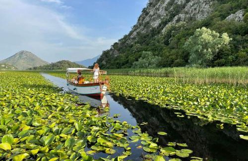 Karuc House | Lakeside oasis home Karuc