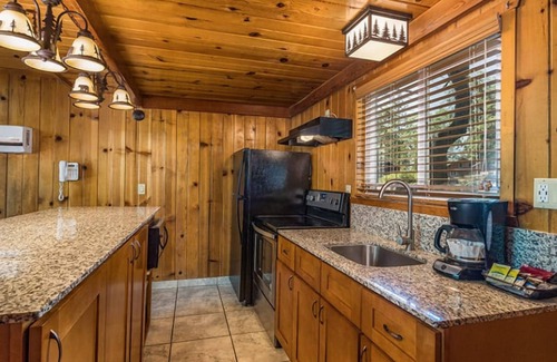 Bass Lake Hotel | Lakeside Oasis w/Balcony | Perfect for Nature Lovers & Adventure Seekers