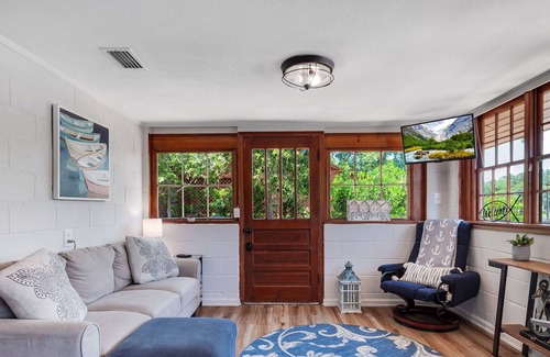Telogia House | LakeSide on Lanier - 2 bedroom 1 bath house on the lake