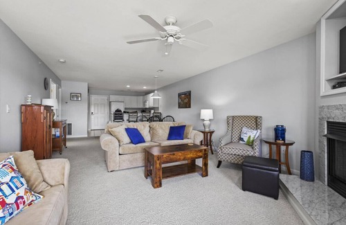 Camdenton Condo | Lakeside Paradise 2Bd w/Pool, Playground and More