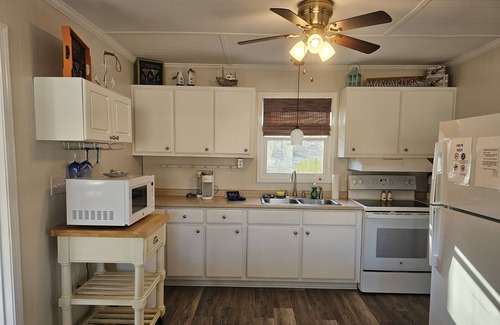 Cross Hill Cottage | Lakeside Paradise as close to the water as you can get!!!