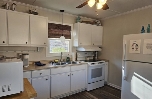 Cross Hill Cottage | Lakeside Paradise as close to the water as you can get!!!