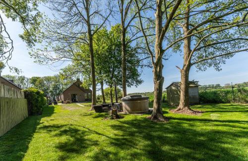 Ewijk Villa | Lakeside Paradise Villa With Hot Tub