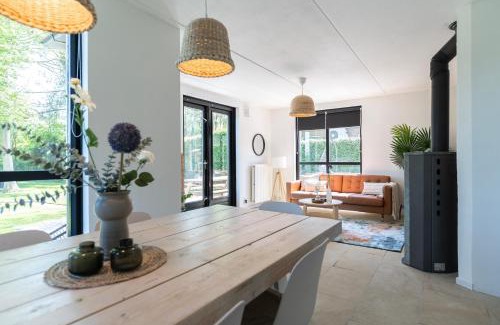 Ewijk Villa | Lakeside Paradise Villa With Hot Tub