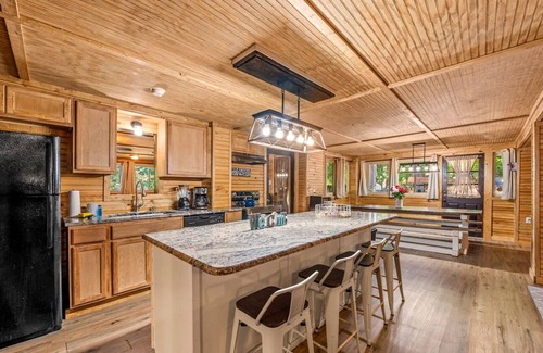 Dandridge Cabin | Lakeside Pet Friendly Cabin w/Hot tub Game Rm Fireplace Elec Vehicle Charger