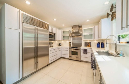 Piney House | Lakeside | Private Pool | Sleeps 18 | Dog-Friendly