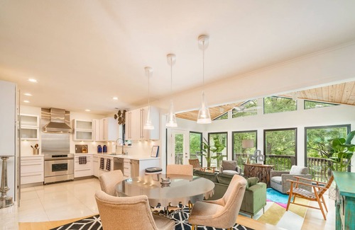 Piney House | Lakeside | Private Pool | Sleeps 18 | Dog-Friendly